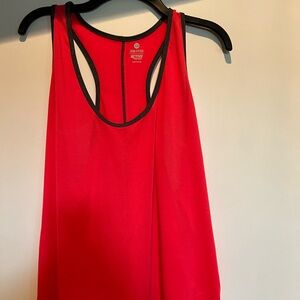 BNWT active Old Navy race back flutter tank top. Size XXL.